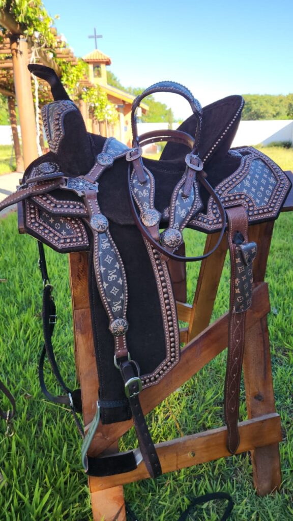 Master Saddle - Lightweight LW054